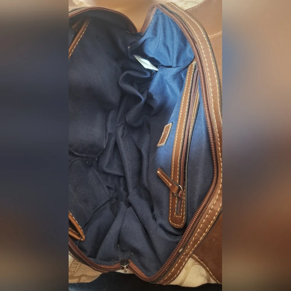 CHAPS Tan and Cream Shoulder Bag - Picture 5 of 9